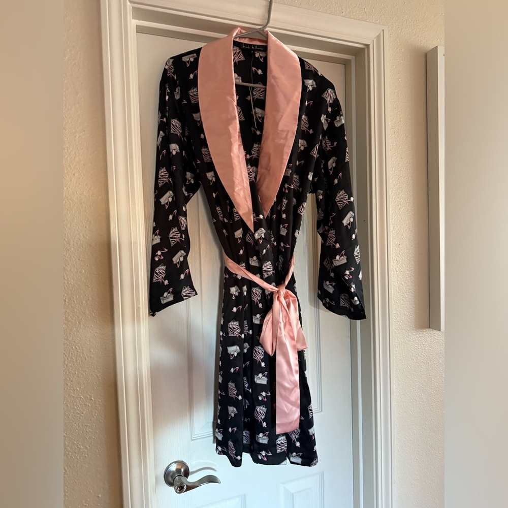 Classy adorable Nicole Miller vintage new with tags 100% silk kimono/ robe sz S